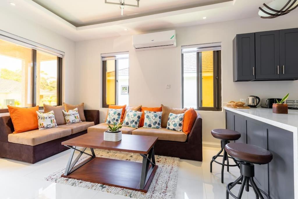 Sun Shine Luxury Villas 2 Bedroom Pool & Gym Ocho Rios St Ann Kültér fotó