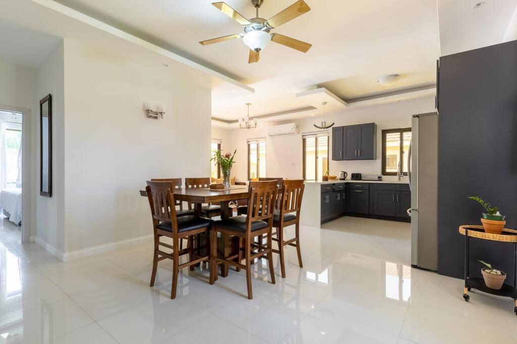 Sun Shine Luxury Villas 2 Bedroom Pool & Gym Ocho Rios St Ann Kültér fotó